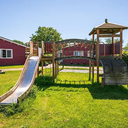 Country With Shared Pool Дом отдыха *